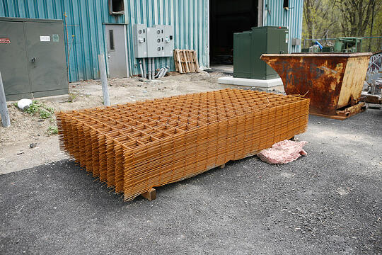 A pile of rebar awaiting its concrete treatment