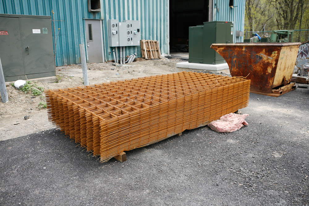 A pile of rebar awaiting its concrete treatment
