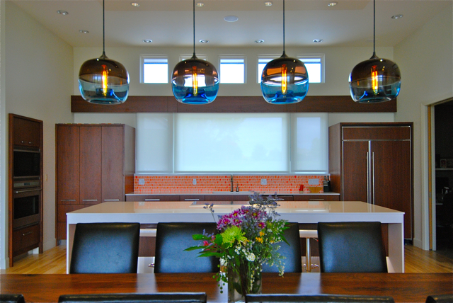 Poolehaus Residential Design with Niche Modern Encalmo-Stamen Pendants