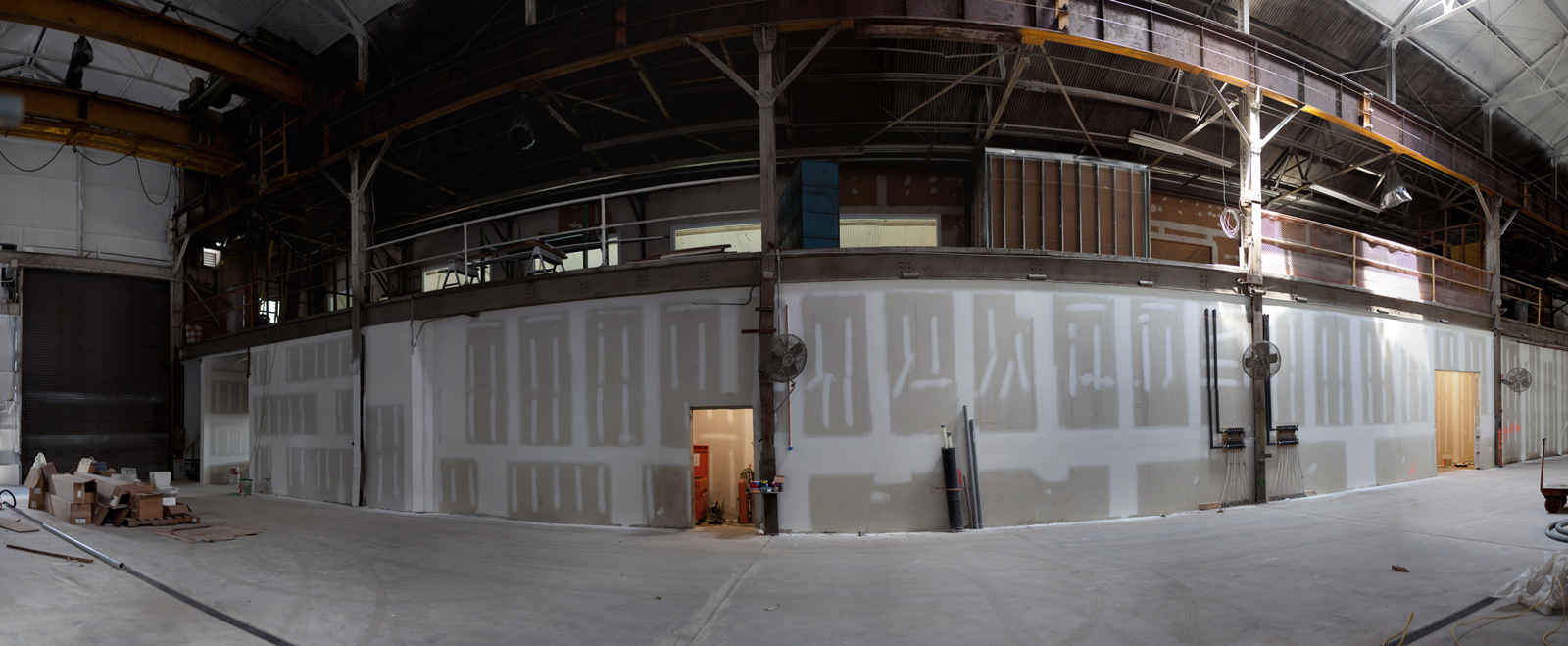 The back wall of the future Niche Modern Hotshop