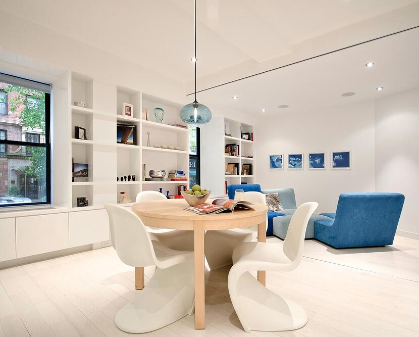 Hanging Sapphire Aurora Pendant in University Place residence