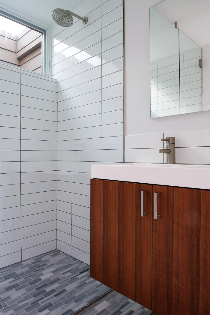Bathroom in the Amagansett House by Stelle Architects