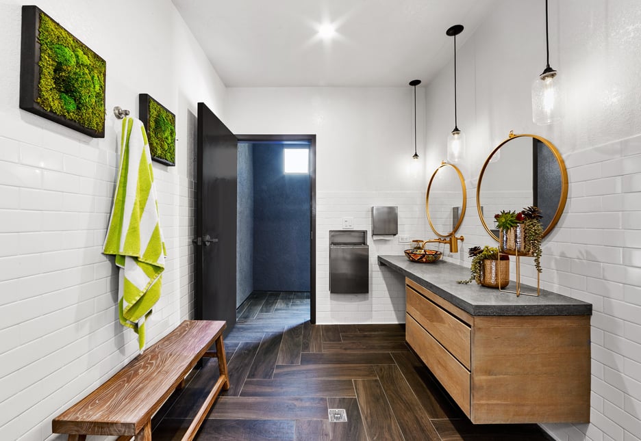 Modern Pendant Lighting Over Bathroom Vanity