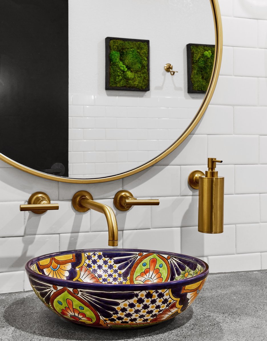 Modern Pendant Lighting Over Bathroom Vanity