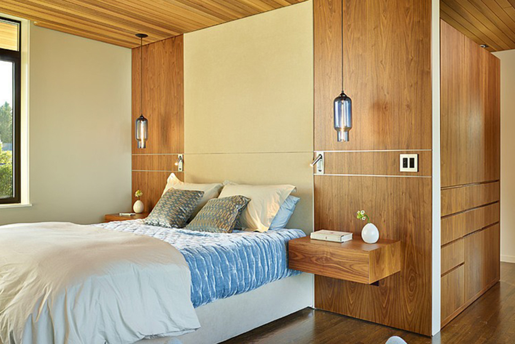 Lighting-Project-Pages_0005s_0004_Bedroom-Modern-Pendant-Lighting.png