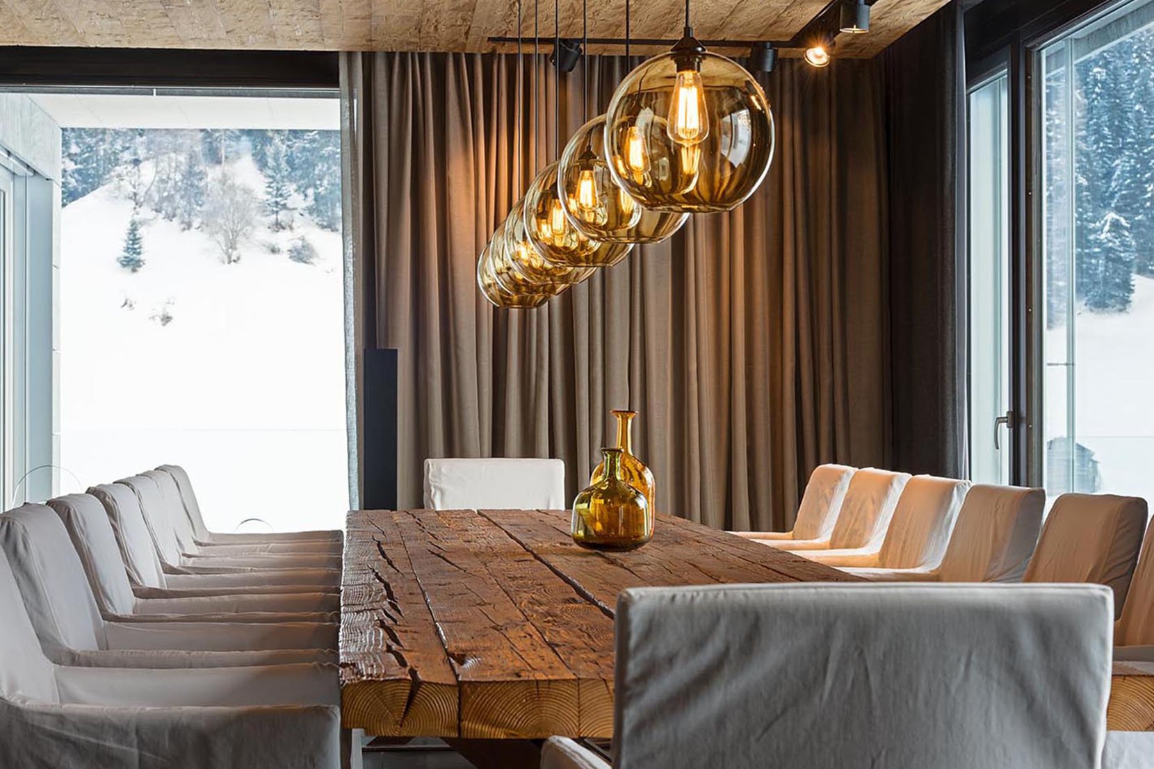 Modern-Dining-Room-Lighting-Pages-Amber-Solitaires-Apartment.jpg