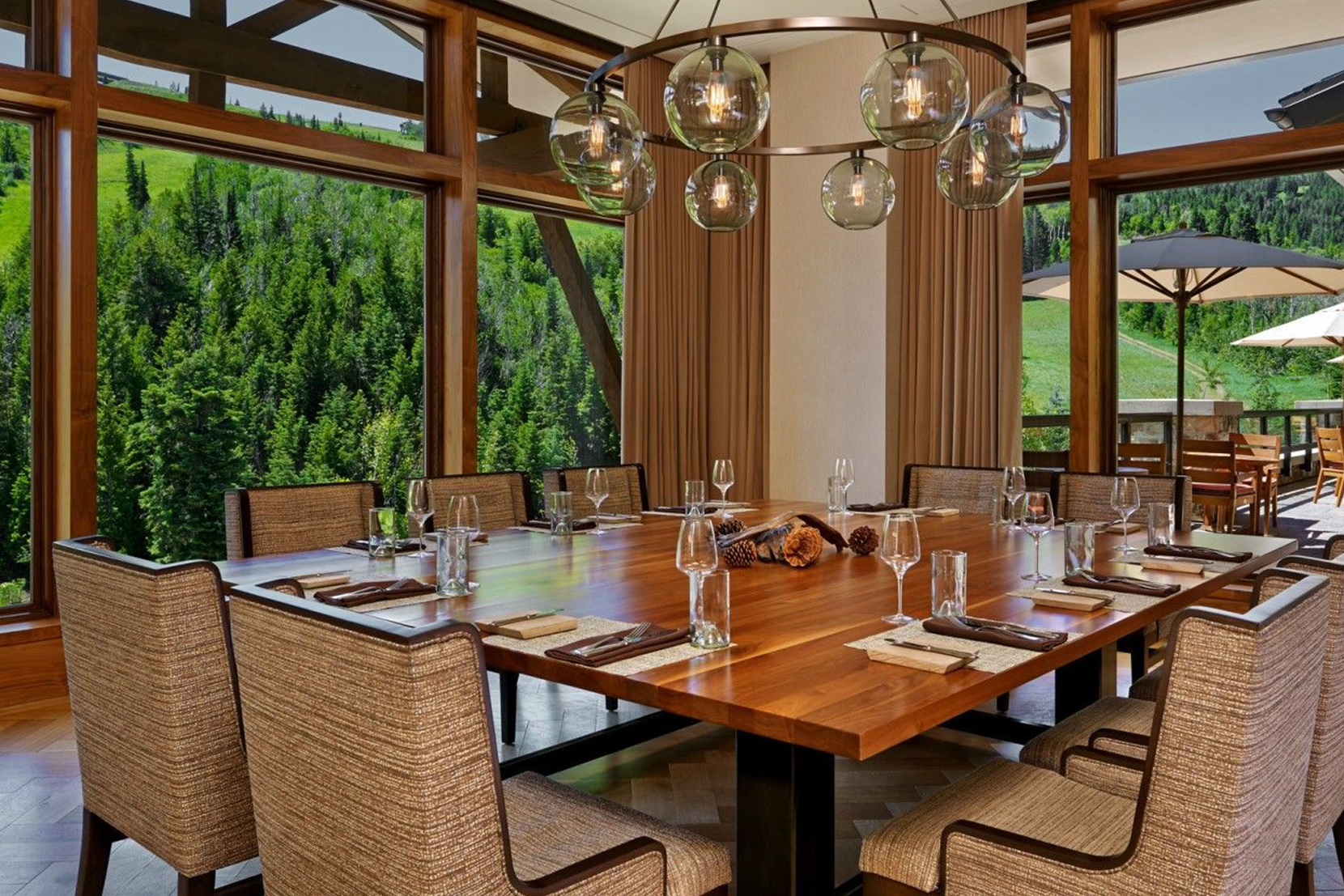 Lighting-Project-Pages_0010s_0000_Hotel-Restaurant-Modern-Pendant-Lighting.png